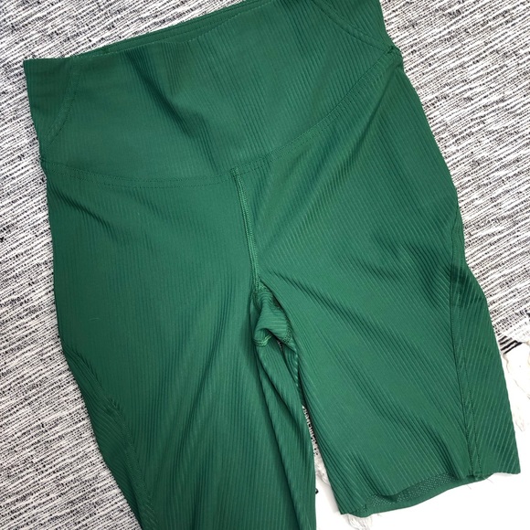 Lululemon Base Price High-Rise Short 8” Ribbed Nulux Everglade Green Size 4 - Picture 6 of 8